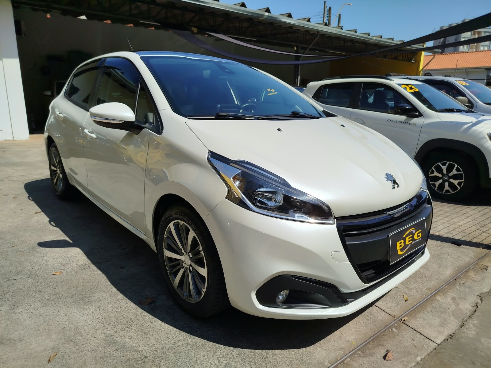 PEUGEOT 208
